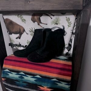 Black short heeled Booty size 9